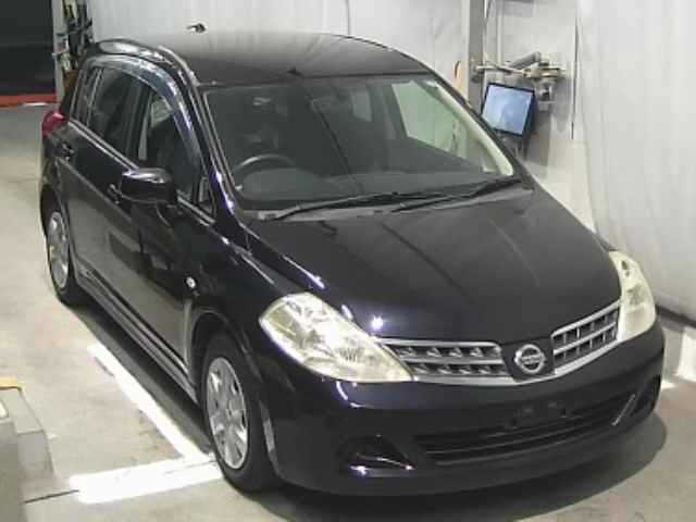 NISSAN TIIDA 2011