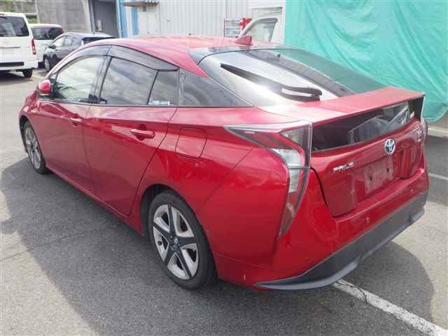 TOYOTA PRIUS 2016