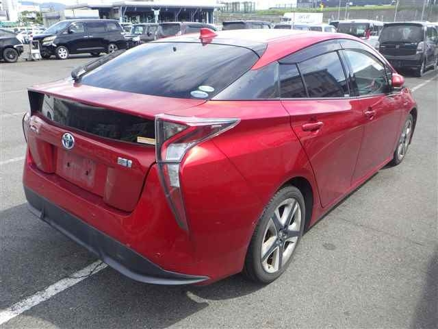 TOYOTA PRIUS 2016
