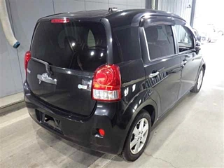 TOYOTA PORTE 2012