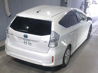 TOYOTA PRIUS ALPHA 2012
