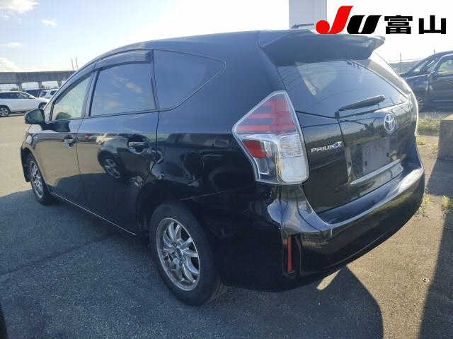 TOYOTA PRIUS ALPHA 2015