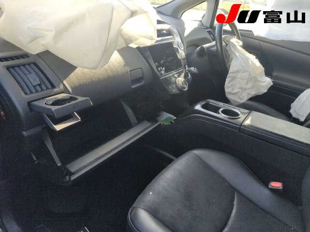 TOYOTA PRIUS ALPHA 2015