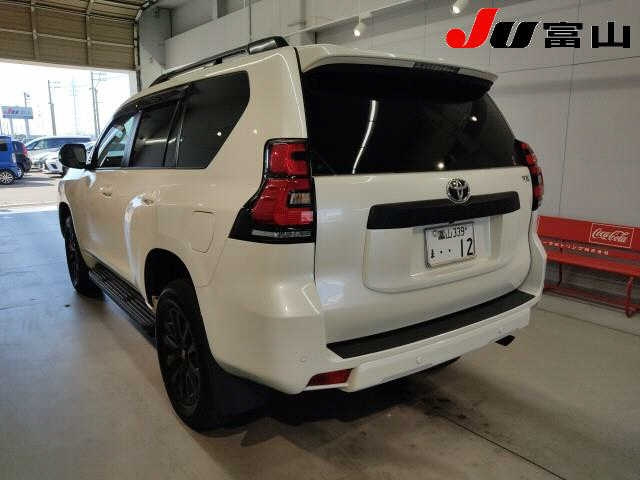 TOYOTA LAND CRUISER PRADO 2023