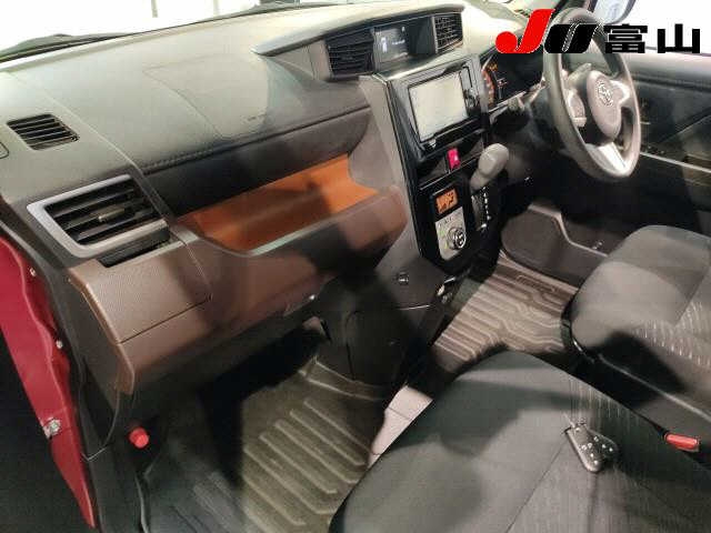 TOYOTA ROOMY 2016