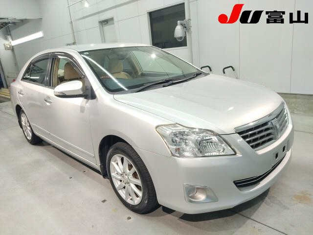 TOYOTA PREMIO 2013