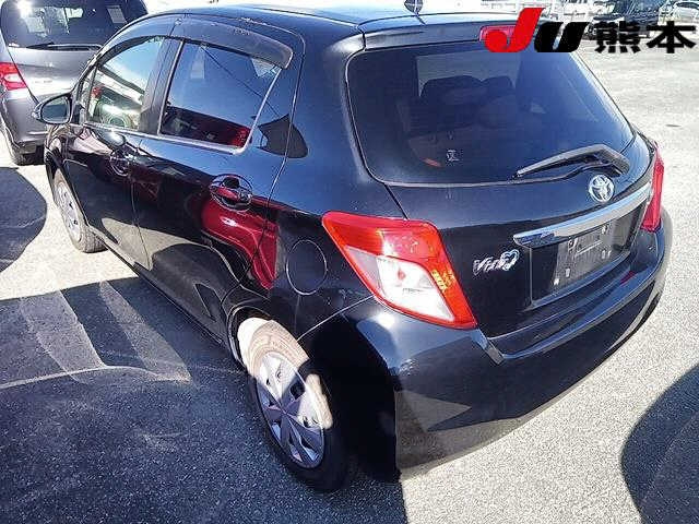 TOYOTA VITZ 2013