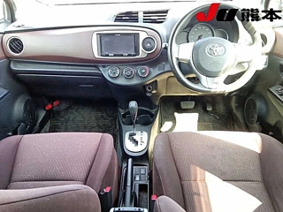 TOYOTA VITZ 2012
