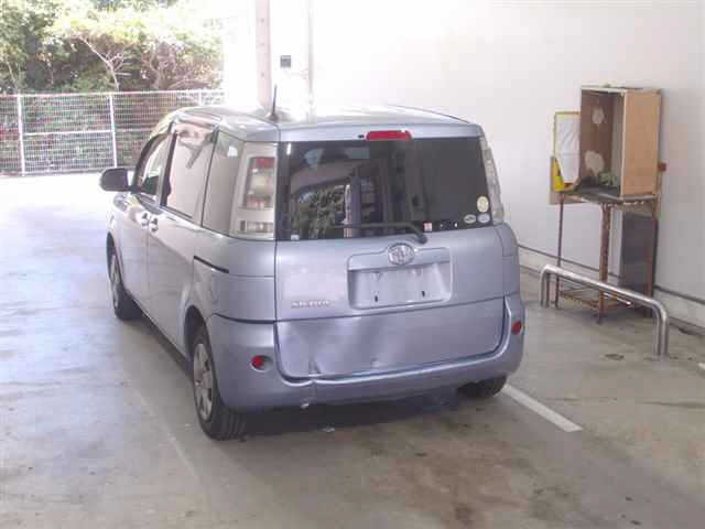 TOYOTA SIENTA 2011
