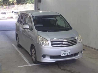 TOYOTA NOAH 2012