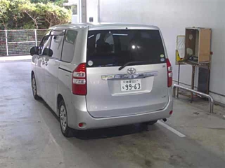 TOYOTA NOAH 2012