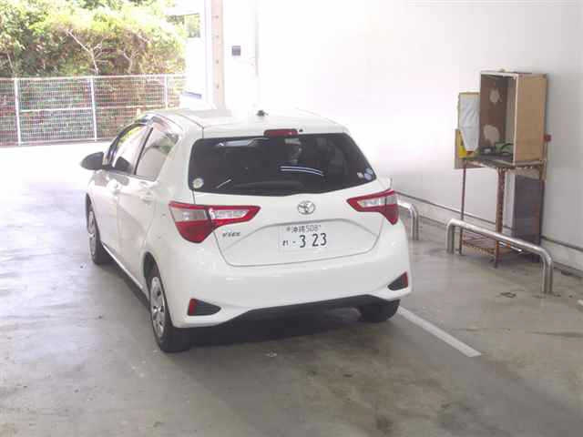 TOYOTA VITZ 2017