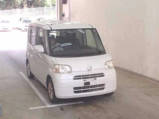 DAIHATSU TANTO 2011