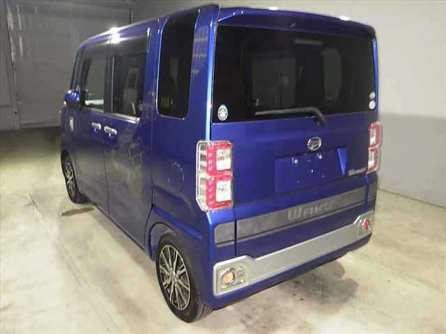 DAIHATSU WAKE 2016