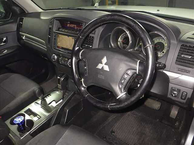 MITSUBISHI PAJERO 2009