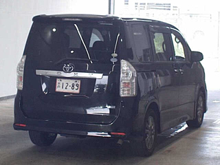 TOYOTA VOXY 2011