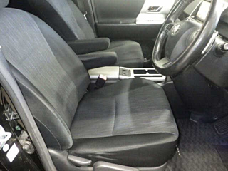 TOYOTA VOXY 2011