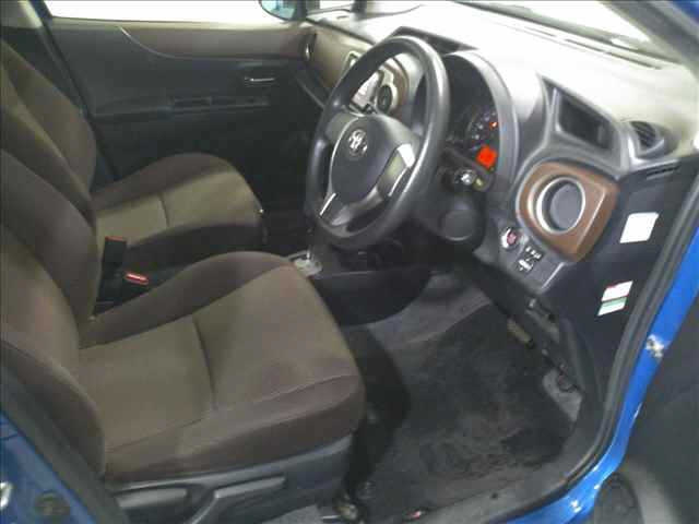 TOYOTA VITZ 2012