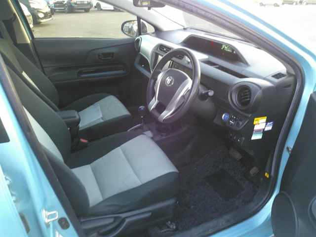 TOYOTA AQUA 2013