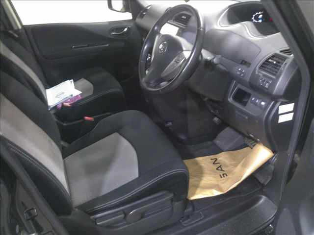 NISSAN SERENA 2013