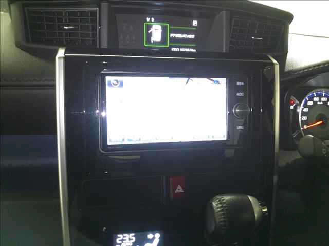 TOYOTA ROOMY 2017