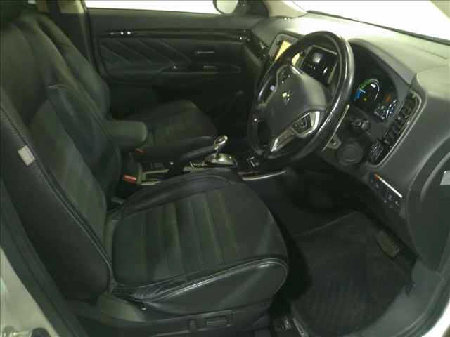 MITSUBISHI OUTLANDER PHEV 2016