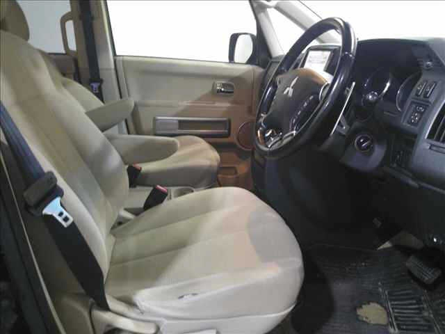 MITSUBISHI DELICA D5 2013