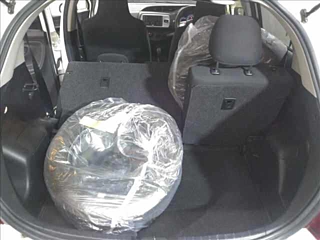 TOYOTA VITZ 2015