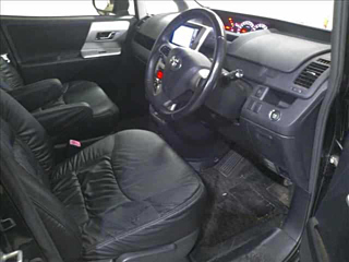 TOYOTA VOXY 2011