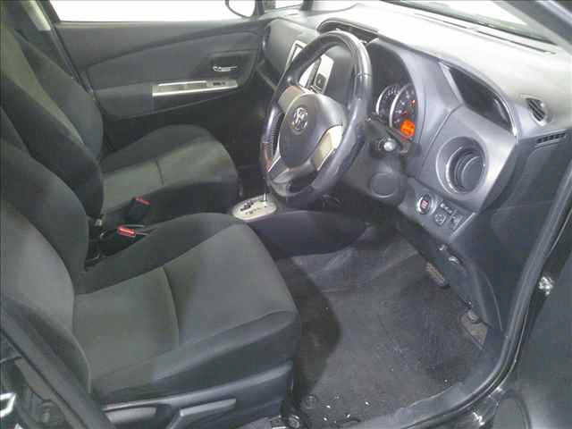 TOYOTA VITZ 2015
