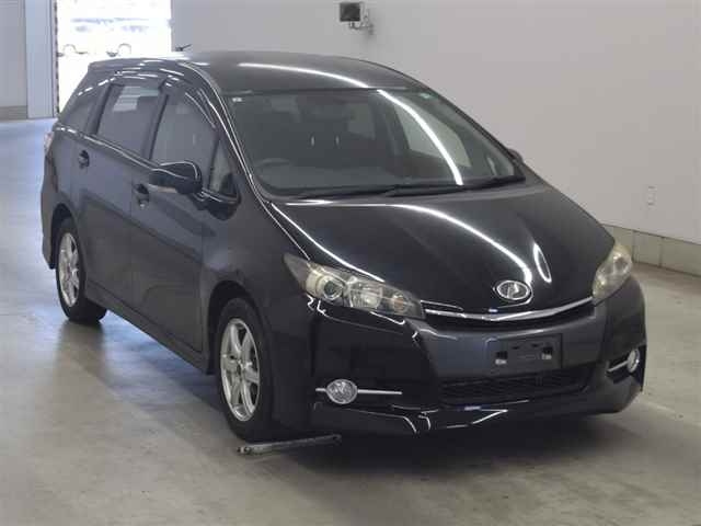 TOYOTA WISH 2013