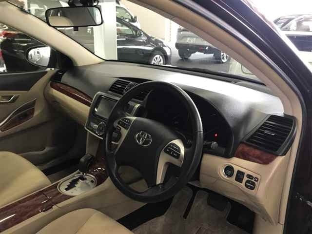 TOYOTA PREMIO 2013