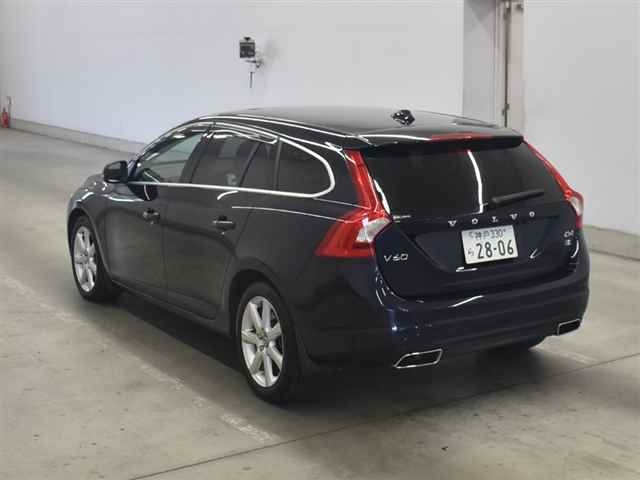 VOLVO V60 2015