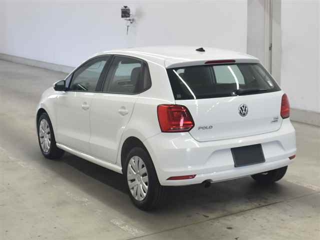 VOLKSWAGEN POLO 2015
