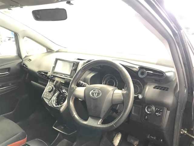 TOYOTA WISH 2013