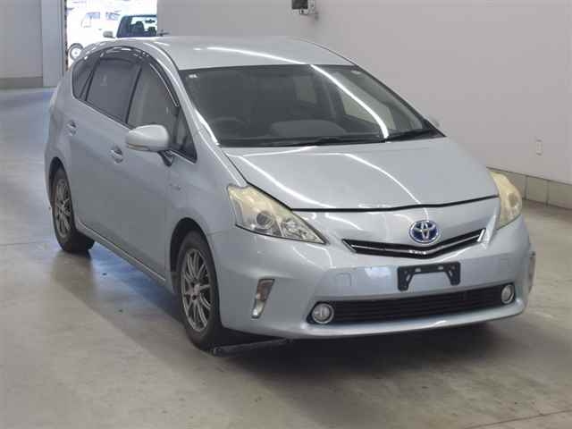 TOYOTA PRIUS ALPHA 2013