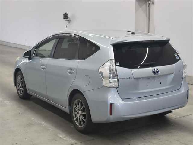TOYOTA PRIUS ALPHA 2013