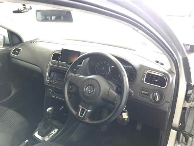 VOLKSWAGEN POLO 2012