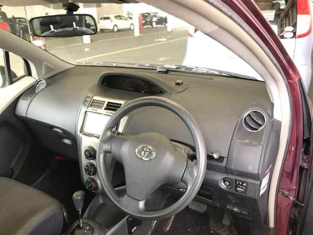 TOYOTA VITZ 2010
