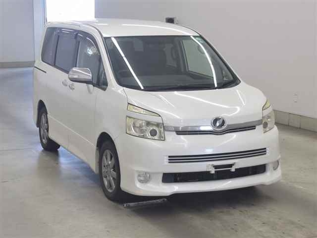 TOYOTA VOXY 2009