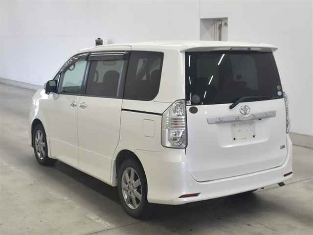 TOYOTA VOXY 2009