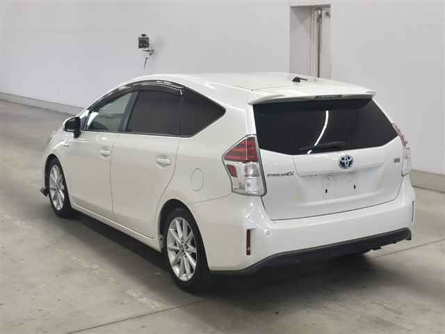 TOYOTA PRIUS ALPHA 2015