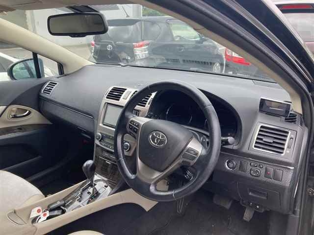 TOYOTA AVENSIS WAGON 2012