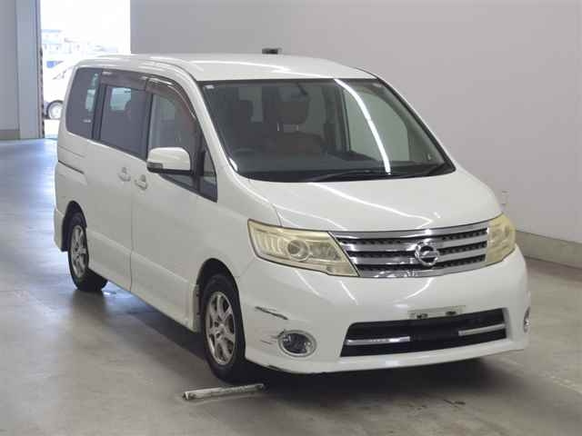 NISSAN SERENA 2010