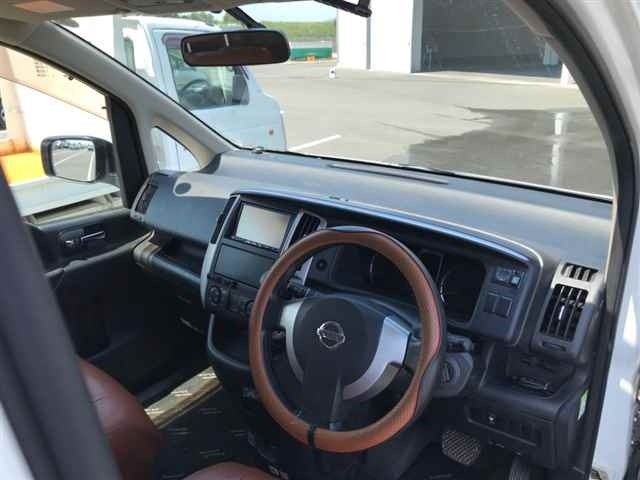 NISSAN SERENA 2010