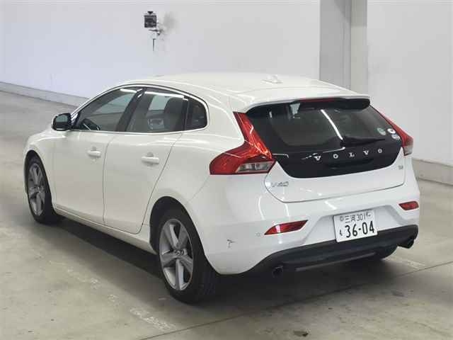 VOLVO V40 2013
