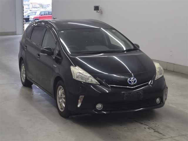 TOYOTA PRIUS ALPHA 2013