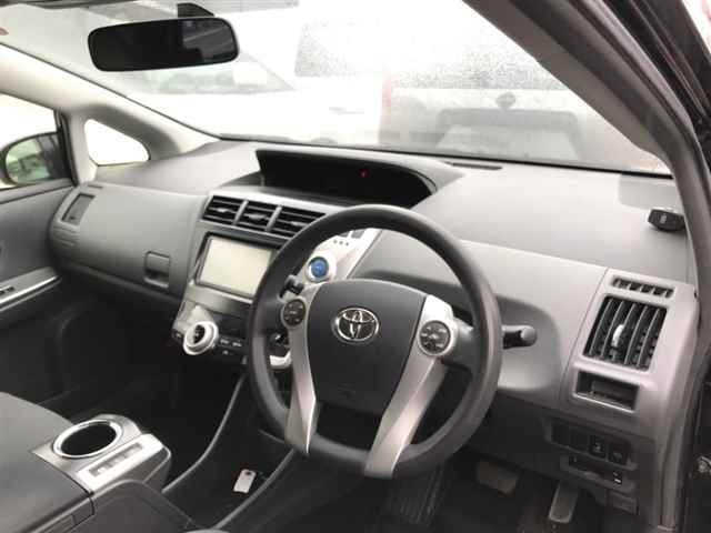 TOYOTA PRIUS ALPHA 2013