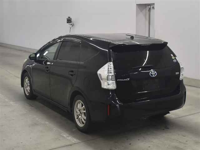 TOYOTA PRIUS ALPHA 2013