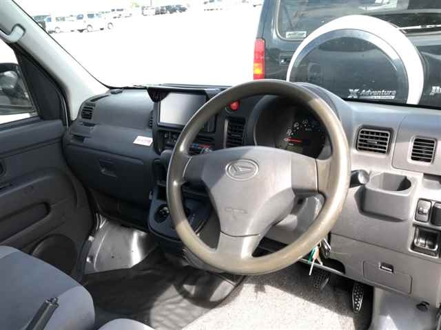 DAIHATSU HIJET VAN 2011